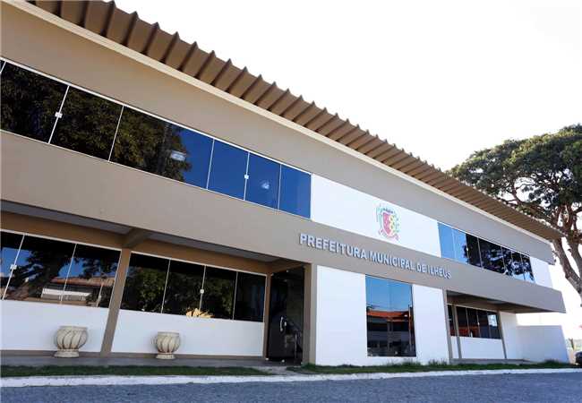 Fachada do Centro Administrativo de Ilhéus. 